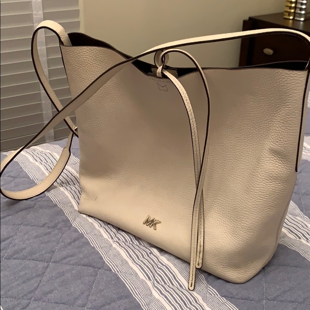 Michael Kors Shoulder bag with adjustable strap ✨